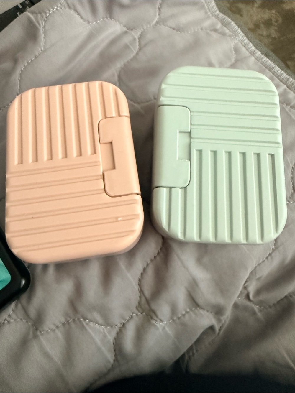 Kitsch Beauty Bar Bag Pair in Cream and Peach and travel bar holder